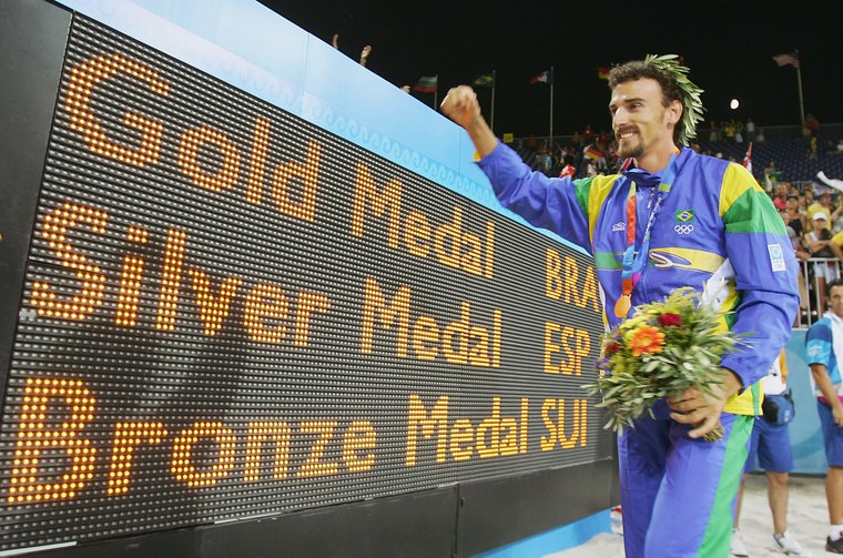 Medalha de ouro olímpica ao lado de Ricardo em Atenas, 2004: o ponto mais alto da carreira de Emanuel. Foto: Getty Images