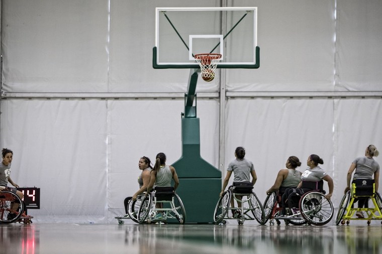 No basquete em cadeira de rodas, emoção marcou o primeiro treino oficial no Parque dos Atletas. Foto: Márcio Rodrigues/CPB/MPIX